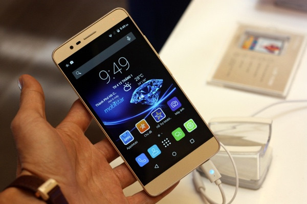 Cấu hình thấp hơn Prime X Max, Prime X Grand có giá 4.490.000 đồng. Chiếc máy có màn hình 5,5 inch độ phân giải FullHD, RAM 3GB, bộ nhớ trong 16GB, thẻ nhớ tối đa 128GB. Máy có camera chính độ phân giải 13MP, camera phụ 5MP.