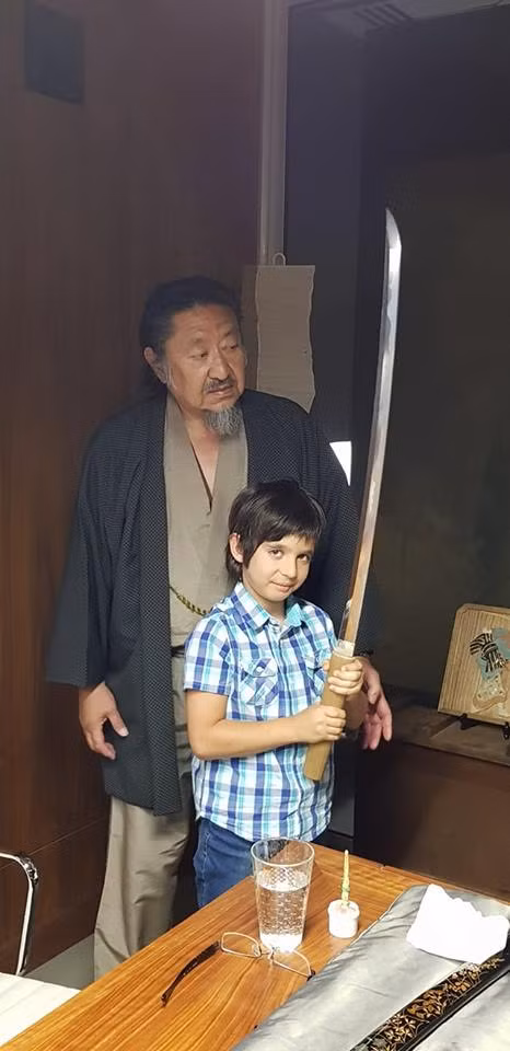 Fujiwara Kanefusa với Leva Movchan, con trai của Andrei Movchan- một nhân vật tài danh nổi tiếng nước Nga.