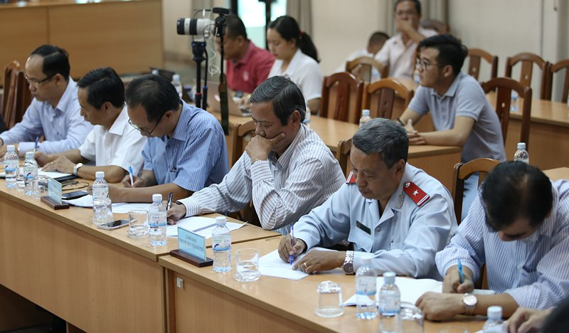 Tham dự buổi tiếp xúc còn có lãnh đạo các sở, ngành TP và quận 2.