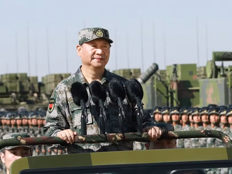 Ông Tập Cận Bình duyệt đội ngũ