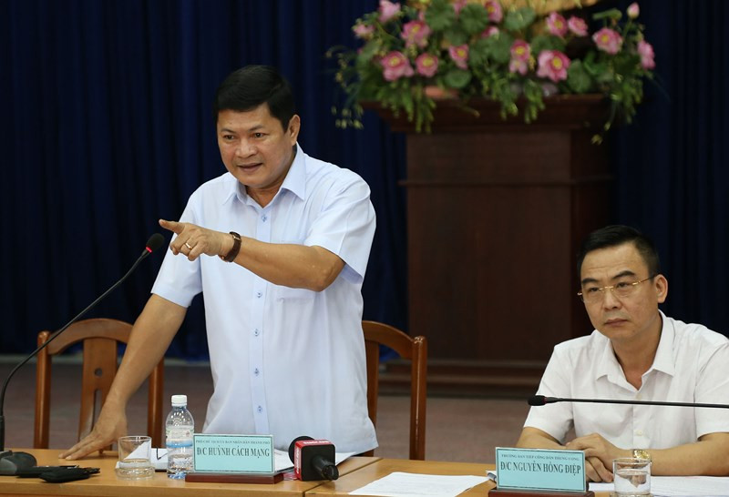 Phó Chủ tịch UBND TP.HCM Huỳnh Cách Mạng cho biết sẽ tiếp thu ý kiến của người dân để báo cáo Bí thư Thành ủy TP.HCM Nguyễn Thiện Nhân. Để sau khi kỳ họp Quốc hội kết thúc, Bí thư Nhân sẽ gặp mặt bà con Thủ Thiêm.