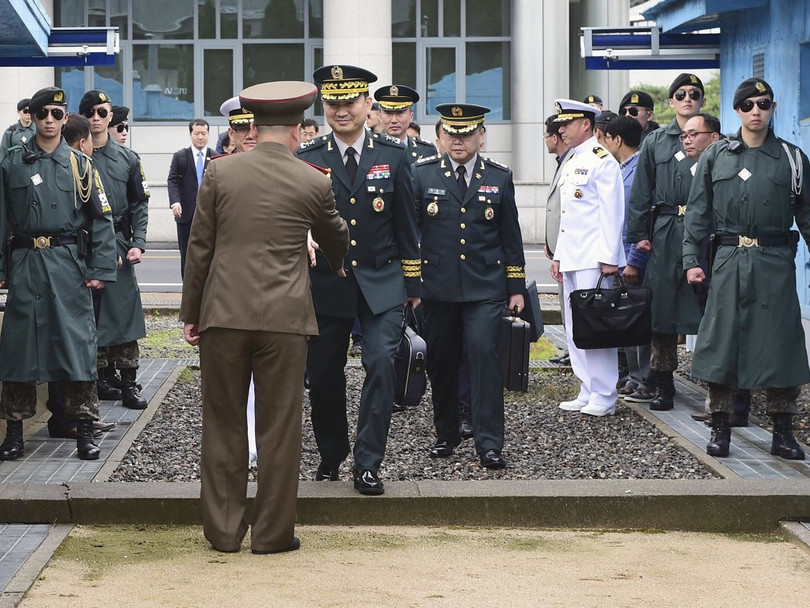 Phía Triều Tiên chờ đón đoàn Hàn Quốc tại đường ranh giới phân chia hai nước
