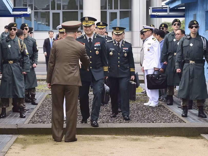 Phía Triều Tiên chờ đón đoàn Hàn Quốc tại đường ranh giới phân chia hai nước