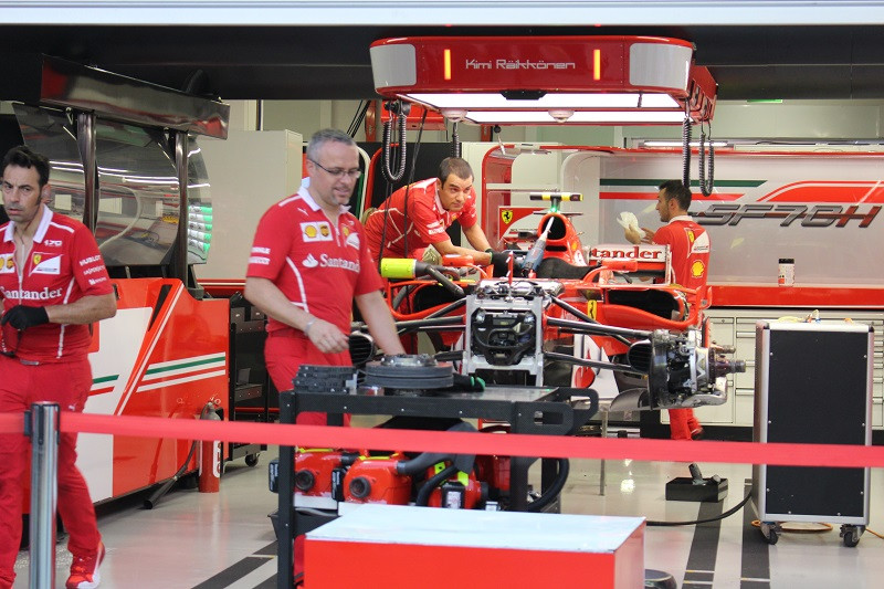 Cận cảnh những cỗ máy bốn bánh nhanh nhất hành tinh tại Singapore Grand Prix ảnh 14