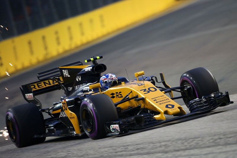 Cận cảnh những cỗ máy bốn bánh nhanh nhất hành tinh tại Singapore Grand Prix ảnh 1