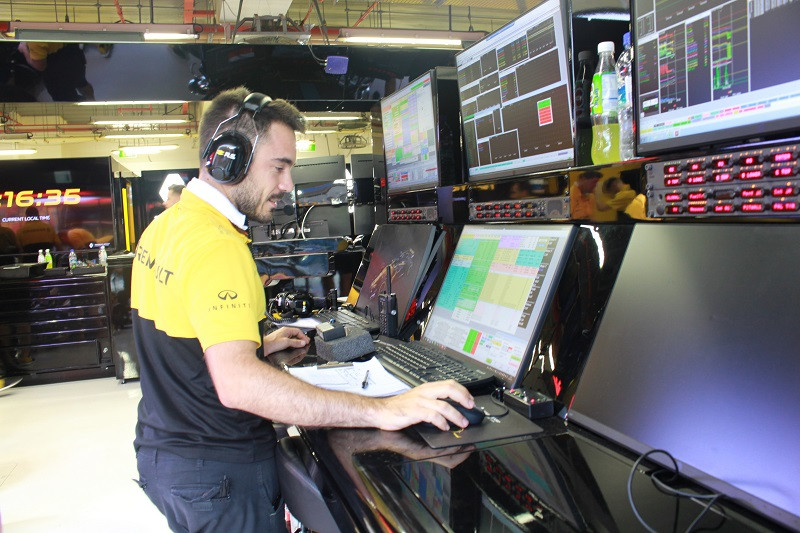 Cận cảnh những cỗ máy bốn bánh nhanh nhất hành tinh tại Singapore Grand Prix ảnh 8