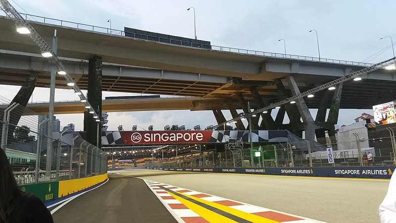 Cận cảnh những cỗ máy bốn bánh nhanh nhất hành tinh tại Singapore Grand Prix ảnh 15