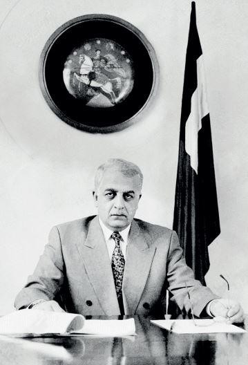 Ngày 26/5/1991, Zviad Gamsakhurdia được bầu làm tổng thống đầu tiên của Gruzia. Ngày 26/5/1991, Zviad Gamsakhurdia được bầu làm tổng thống đầu tiên của Gruzia.