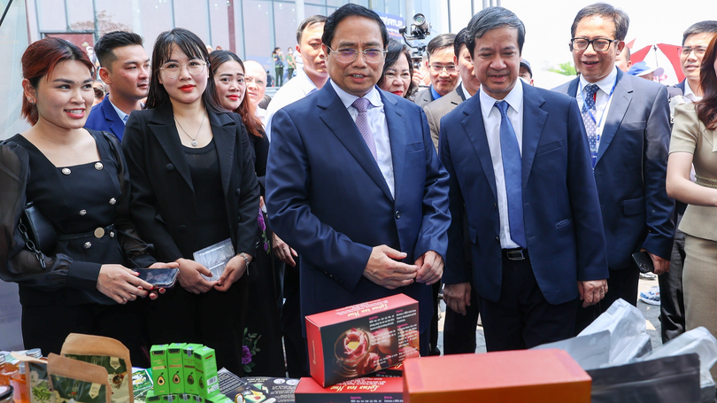 Đi thăm các sản phẩm khởi nghiệp, Thủ tướng bày tỏ: Khát vọng khởi nghiệp dù lớn lao hay nhỏ bé đều rất đáng khích lệ.