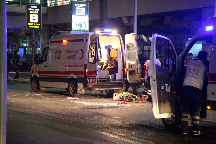 Sây bay Thổ Nhĩ Kỳ hỗn loạn sau vụ đánh bom đẫm máu ảnh 5