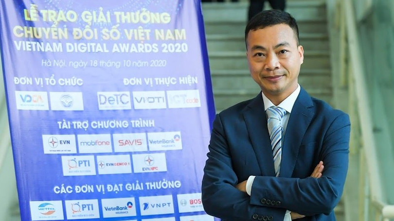 Ông Nguyễn Ngọc Hân, Tổng Giám đốc Thudo Multimedia, trao đổi bên lề lễ trao giải thưởng Chuyển đổi số Việt Nam.