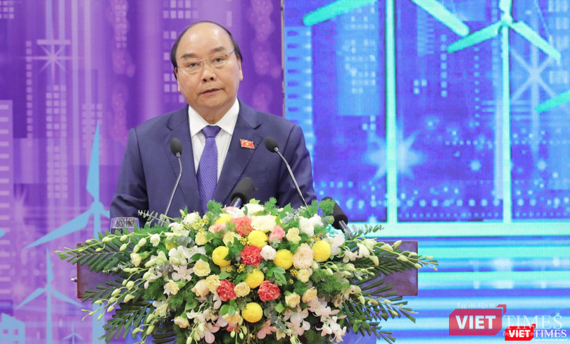 Thủ tướng Nguyễn Xuân Phúc cho rằng phát triển đô thị thông minh phải trên cơ sở cân nhắc cơ hội và rủi ro, thách thức gắn với nhu cầu và năng lực của địa phương. Thủ tướng Nguyễn Xuân Phúc cho rằng phát triển đô thị thông minh phải trên cơ sở cân nhắc cơ hội và rủi ro, thách thức gắn với nhu cầu và năng lực của địa phương.