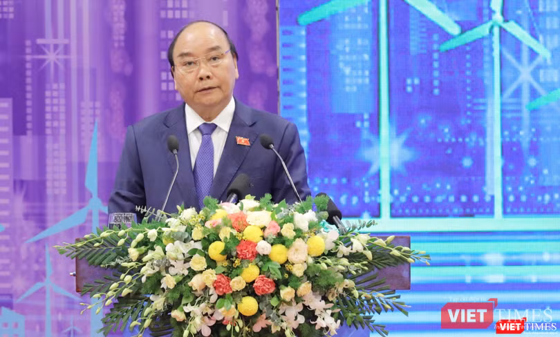 Thủ tướng Nguyễn Xuân Phúc cho rằng phát triển đô thị thông minh phải trên cơ sở cân nhắc cơ hội và rủi ro, thách thức gắn với nhu cầu và năng lực của địa phương.