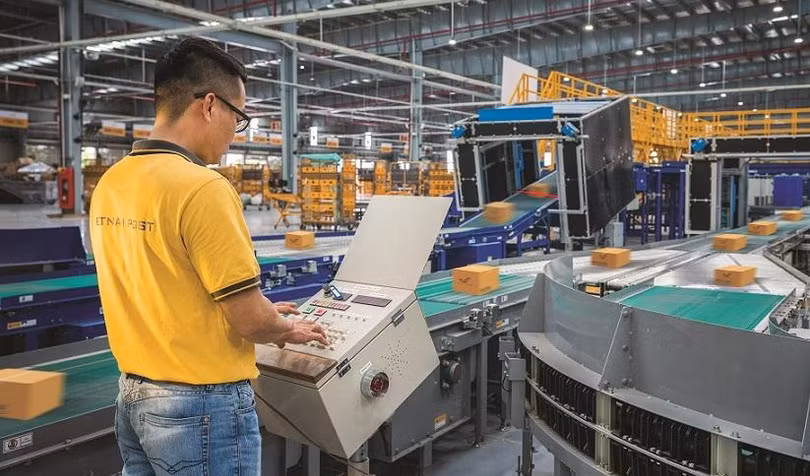 Nền tảng bán hàng hợp nhất tích hợp toàn bộ các dữ liệu từ khi tiếp nhận đơn hàng, xử lý giao dịch, logistic, quản lý kho, chăm sóc khách hàng,… (Hình ảnh thực hiện trước ngày 27/04/2021).