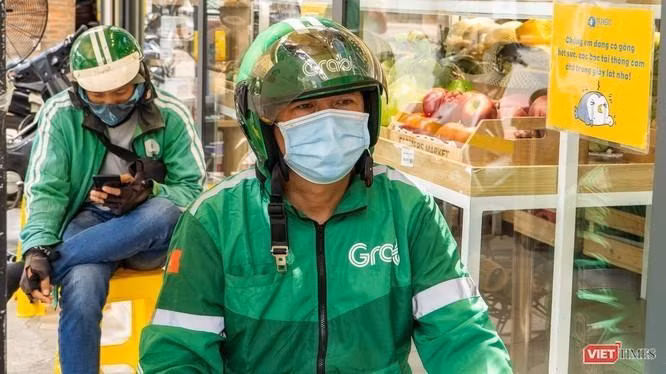 Grab khẳng định khoản phụ phí nắng nóng chỉ áp dụng trong 1 ngày và đã chuyển toàn bộ nguồn thu này (sau thuế) cho các đối tác tài xế của mình.