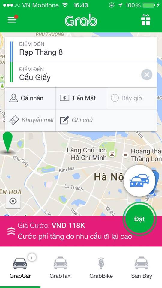 Phát khóc vì đi Uber, Grab ngày mưa bão cước phí tăng gấp đôi ảnh 2