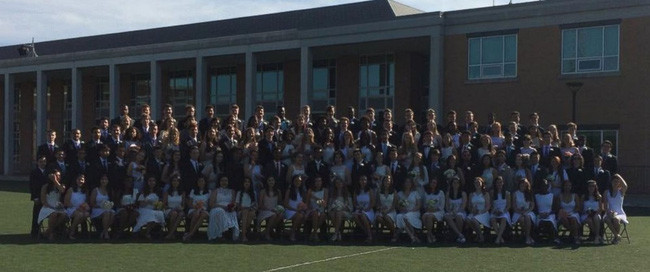 Ông Obama đeo kính đen trong lễ tốt nghiệp của con gái lớn ảnh 4