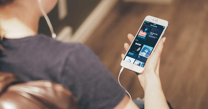 Thời đại điện thoại thông minh và sự trỗi dậy của các nền tảng phát trực tuyến đã biến bản quyền âm nhạc thành yếu tố khó kiểm soát.