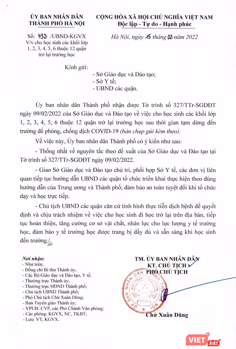 Phó Chủ UBND TP. Hà Nội Chử Xuân Dũng ký văn bản đồng ý đề xuất của Sở GDĐT Hà Nội cho học sinh từ lớp 1 đến lớp 6 ở 12 quận nội thành đến trường học trực tiếp từ 21/2.