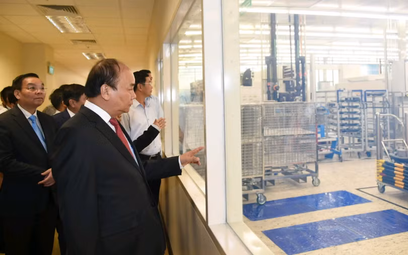 Thủ tướng tham quan nhà máy Intel Products tại Khu CNC TPHCM.