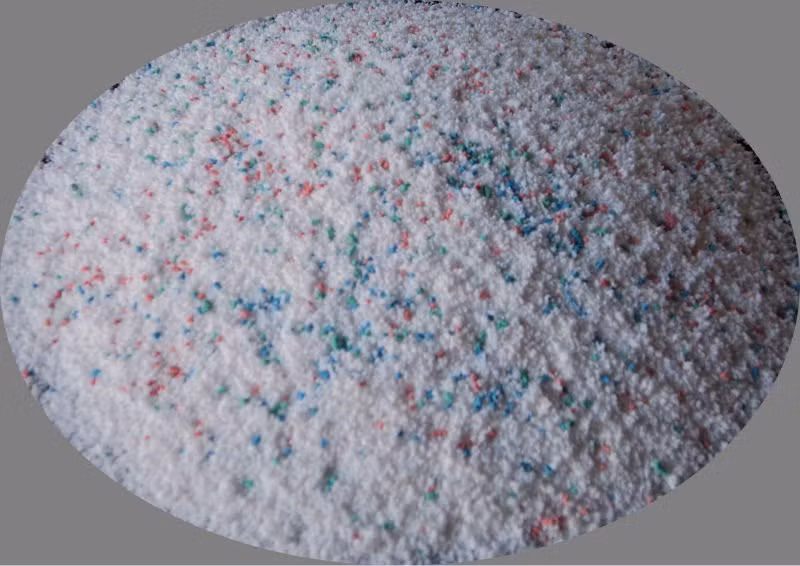 Tại sao trong bột giặt có các hạt màu xanh, đỏ?