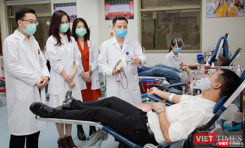 Viện Huyết học – Truyền máu Trung ương ứng dụng công nghệ 4.0 mang đến tiện ích cho người dân khi tham gia hiến máu. Viện Huyết học – Truyền máu Trung ương ứng dụng công nghệ 4.0 mang đến tiện ích cho người dân khi tham gia hiến máu.