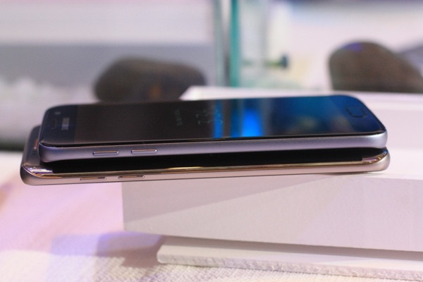 Các phím âm lượng.