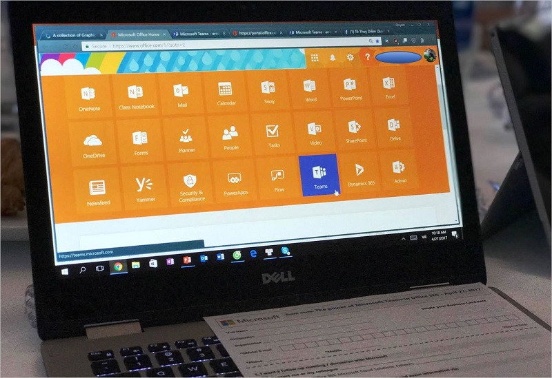 Microsoft Teams đã sẵn sàng cho các khách hàng sử dụng Office 365 Enterprises hoặc Office 365 Business. Các chuyên viên kỹ thuật có thể kích hoạt Microsoft Teams cho tổ chức của mình từ màn hình quản trị của Office 365.