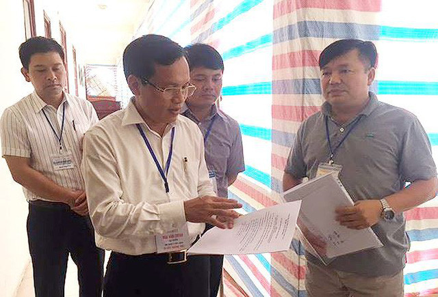 Ủy ban kiểm tra Đảng ủy khối các cơ quan tỉnh Hòa Bình vừa yêu cầu thi hành kỷ luật 15 đảng viên có con được nâng điểm và sử dụng điểm nâng này để xét tuyển vào các trường đại học, cao đẳng hồi năm 2018 (Ảnh chụp tại một điểm thi tại Hòa Bình năm 2018).