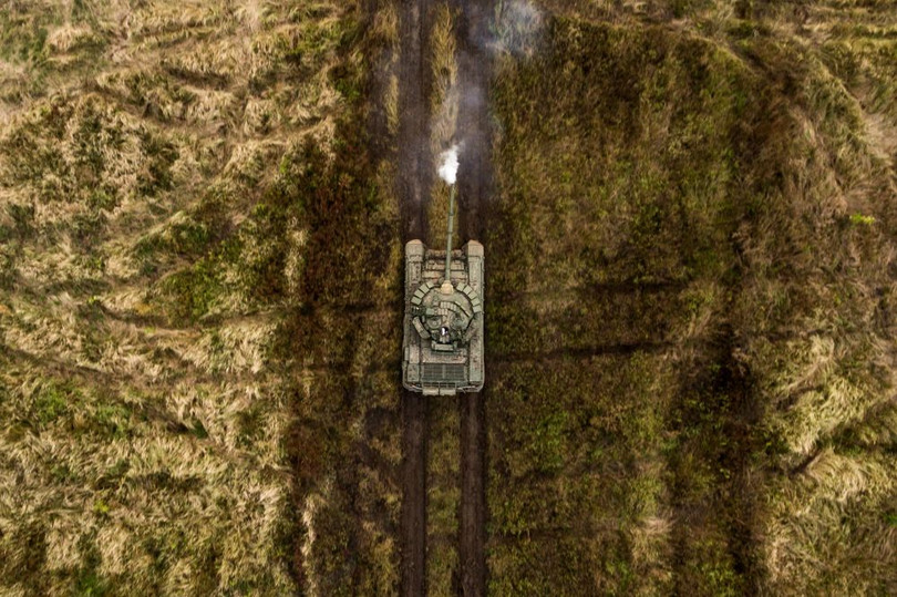 Xe tăng T-72B3 trong thời gian huấn luyện đơn vị cơ giới hỗn hợp của Quân khu Nam trên thao trường 'Molkino' ở khu vực Krasnodar.