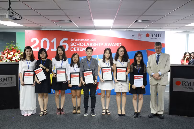 Các sinh viên xuất sắc của Đại học RMIT Việt Nam được trường trao Học bổng Thạc sỹ năm 2016.