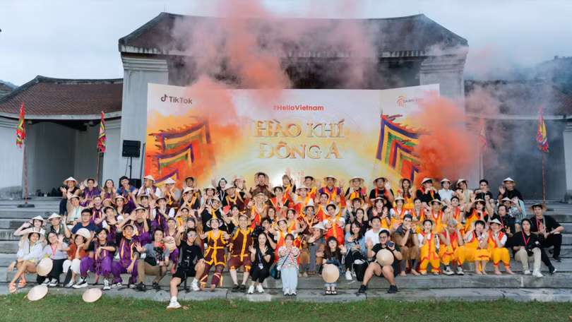 Các nhà sáng tạo nội dung TikTok trải nghiệm các hoạt động tại Việt Nam. (Ảnh: TikTok Việt Nam)