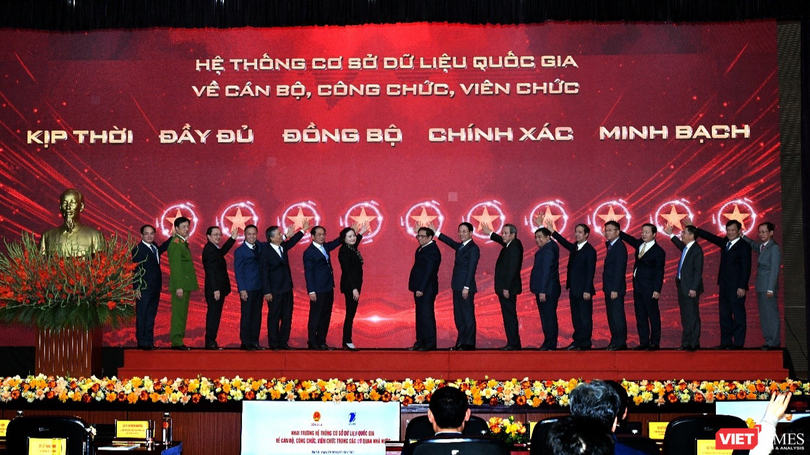 Thủ tướng Phạm Minh Chính và lãnh đạo các bộ, ngành khai trương Cơ sở dữ liệu quốc gia về cán bộ, công chức, viên chức