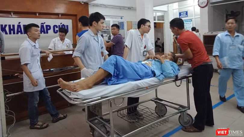 Một trường hợp bệnh nhân được đưa tới cấp cứu tại Bệnh viện Hữu nghị Việt Đức