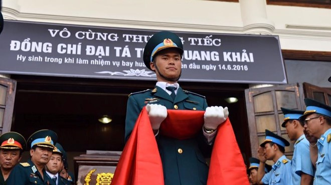 Những hình ảnh thắt lòng trong đám tang phi công Trần Quang Khải ảnh 14