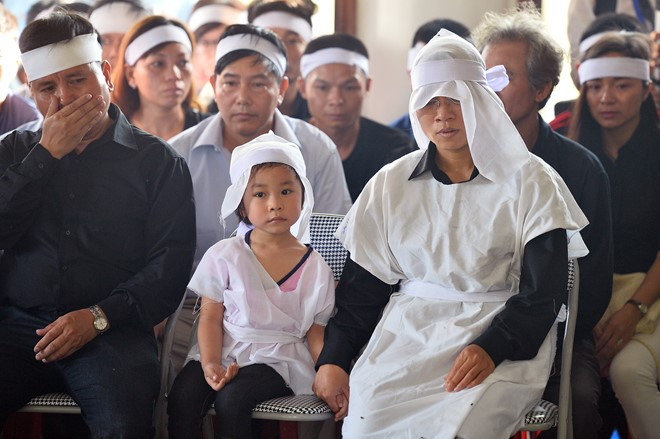 Những hình ảnh thắt lòng trong đám tang phi công Trần Quang Khải ảnh 6