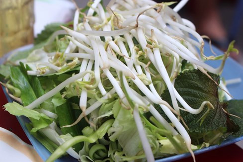 Giải mã sức hấp dẫn của những quán ăn "du kích" ở Sài Gòn ảnh 10 Giải mã sức hấp dẫn của những quán ăn "du kích" ở Sài Gòn ảnh 10