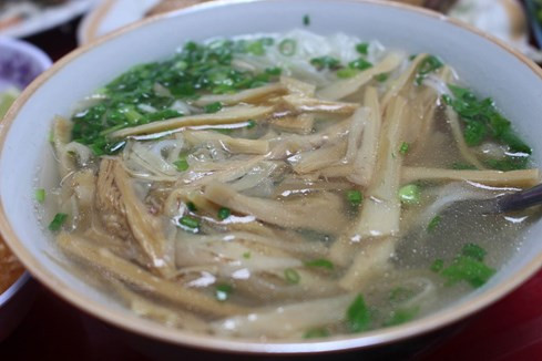 Giải mã sức hấp dẫn của những quán ăn "du kích" ở Sài Gòn ảnh 4 Giải mã sức hấp dẫn của những quán ăn "du kích" ở Sài Gòn ảnh 4