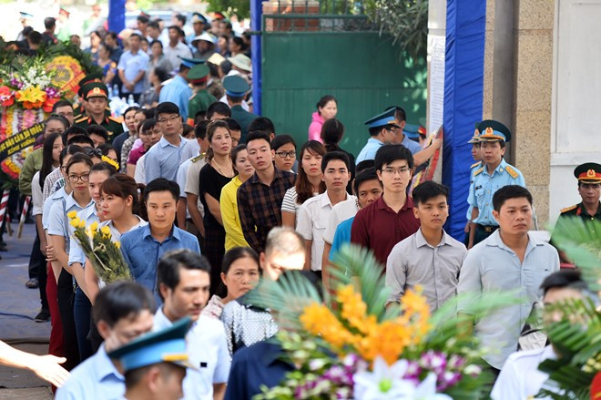 Những hình ảnh thắt lòng trong đám tang phi công Trần Quang Khải ảnh 11