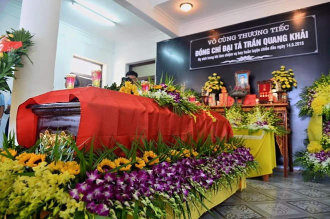 Những hình ảnh thắt lòng trong đám tang phi công Trần Quang Khải ảnh 3