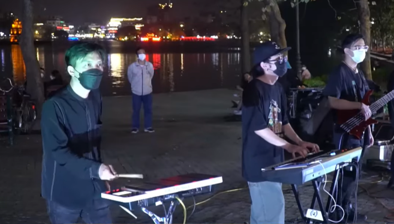 Các hoạt động văn hóa nghệ thuật đường phố đậm sắc màu trở thành "đặc sản" của Phố đi bộ hồ Hoàn Kiếm.