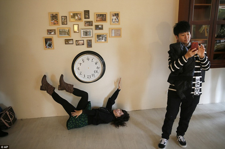 Độc đáo ngôi nhà 3 tầng lộn ngược ảnh 8