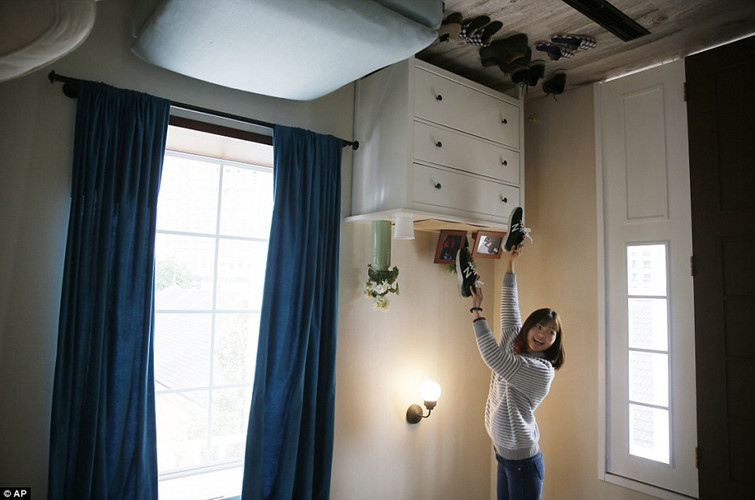 Độc đáo ngôi nhà 3 tầng lộn ngược ảnh 6