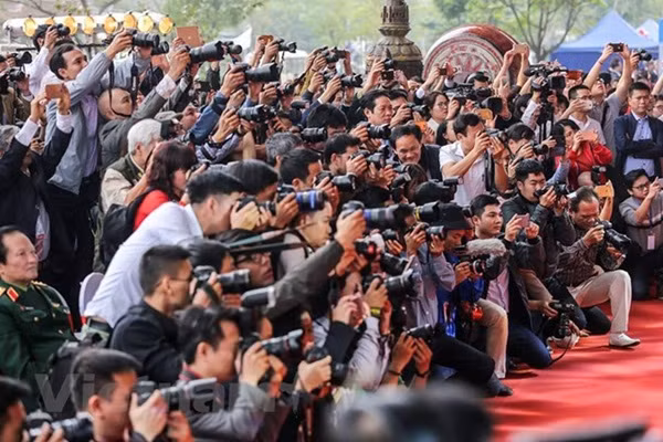 Nghề báo luôn rất cần sự dấn thân- Ảnh internet.