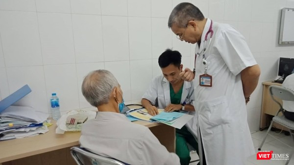 Hiện nay, người dân sử dụng bệnh án giấy, không có hồ sơ sức khỏe gây bất tiện khi đi khám, chữa bệnh.