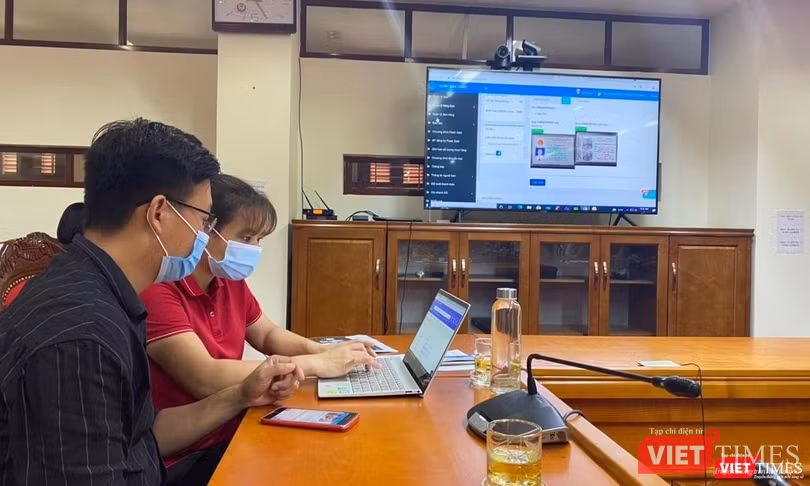 Đại diện Viettel Post cho biết luôn sẵn sàng hỗ trợ, hướng dẫn bà con tiếp cận TMĐT một cách chuyên nghiệp và bài bản.