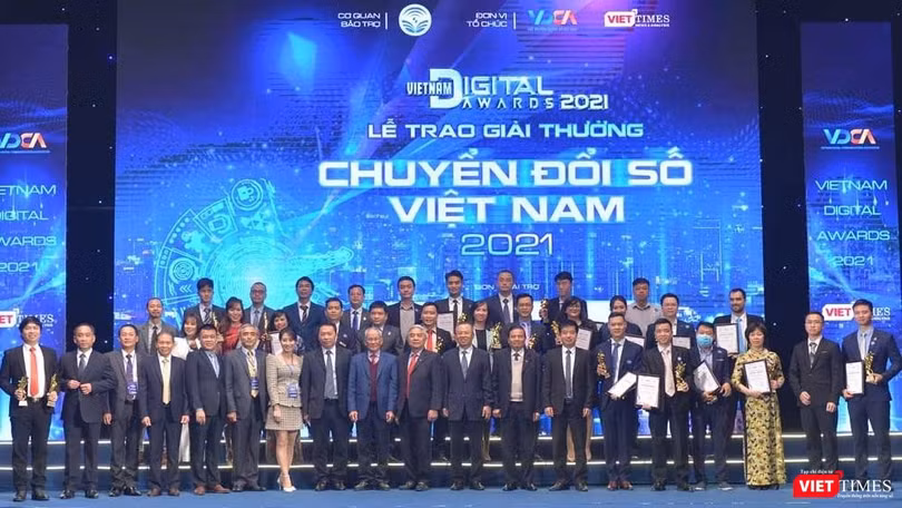 Kỳ năm 2021, Giải thưởng Chuyển đổi số Việt Nam vinh danh 53 tổ chức, cá nhân chuyển đổi số xuất sắc.
