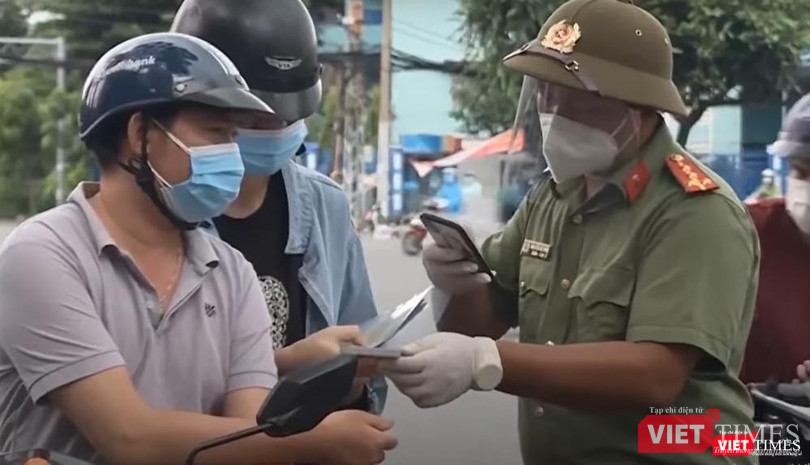 Hai ngày 6-7/9, lực lượng chức năng tại Hà Nội sẽ chỉ kiểm tra nhắc nhở, xử phạt đối với những trường hợp ra đường không có lý do chính đáng. Hai ngày 6-7/9, lực lượng chức năng tại Hà Nội sẽ chỉ kiểm tra nhắc nhở, xử phạt đối với những trường hợp ra đường không có lý do chính đáng.