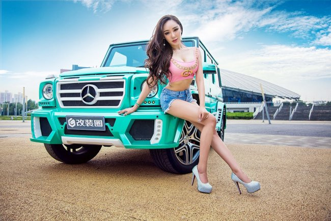 Siêu xe “chào thua” trước sức nóng của người đẹp ảnh 2