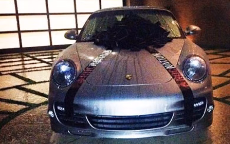 Ngôi sao ca nhạc Rihanna sở hữu siêu xe Porsche 911 Turbo S